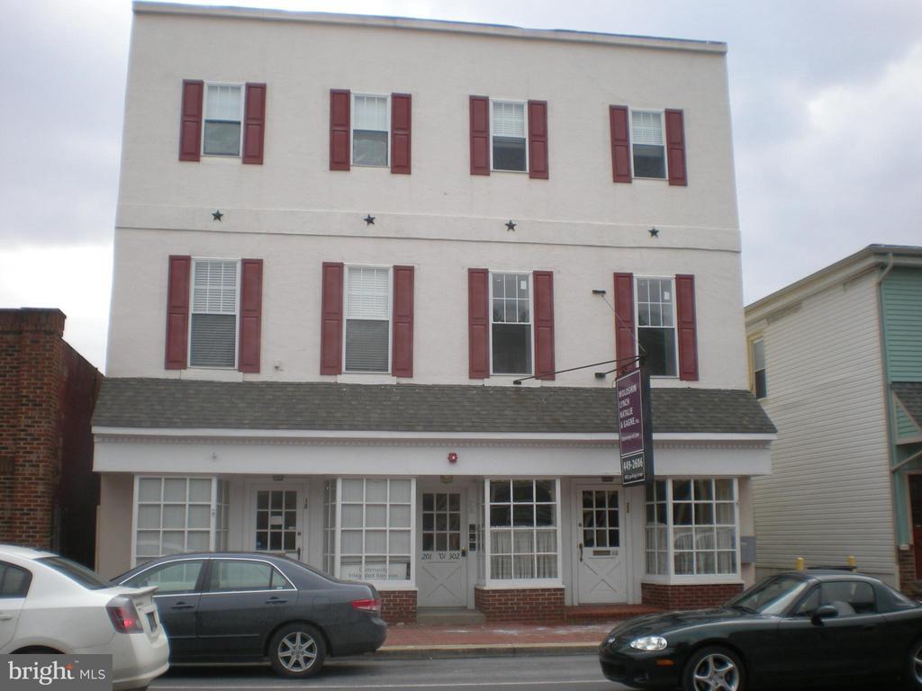 Primary Photo - 20 W Main St