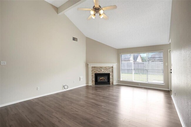 Foto del edificio - 19219 Winding Branch Dr