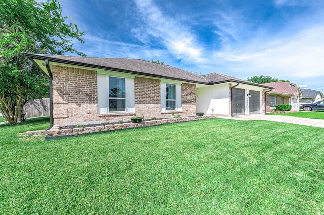 Building Photo - 7003 Buchanan Dr