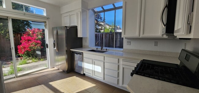 Foto del edificio - Fremont-Beautiful Ardenwood, ABSOLUTELY HU...