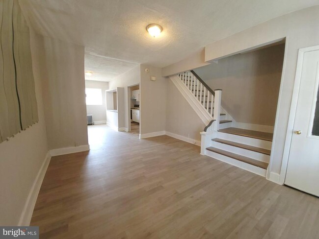 Building Photo - 5438 Addison St
