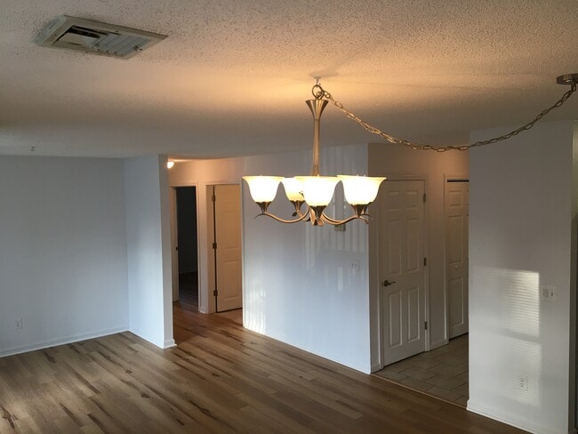 Foto del edificio - 450 Somerset Ave