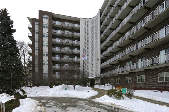 Foto del edificio - Town Brook House Apartments