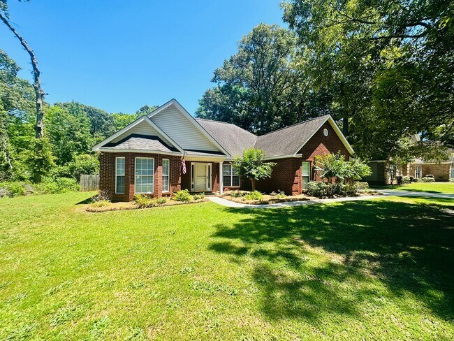 Building Photo - Convenient and Cozy 3 bedroom/2bath with F...