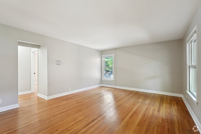 Building Photo - 826 E Henry Clay St