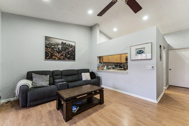 Building Photo - 306 Republic Ct