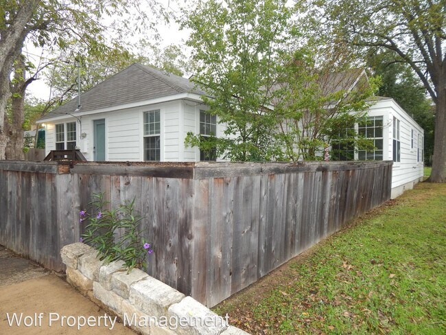 Building Photo - 4 br, 2 bath House - 1301 Wallace Street