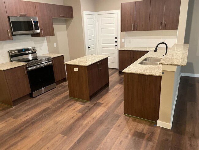 Building Photo - 9748 Grosbeak Ln