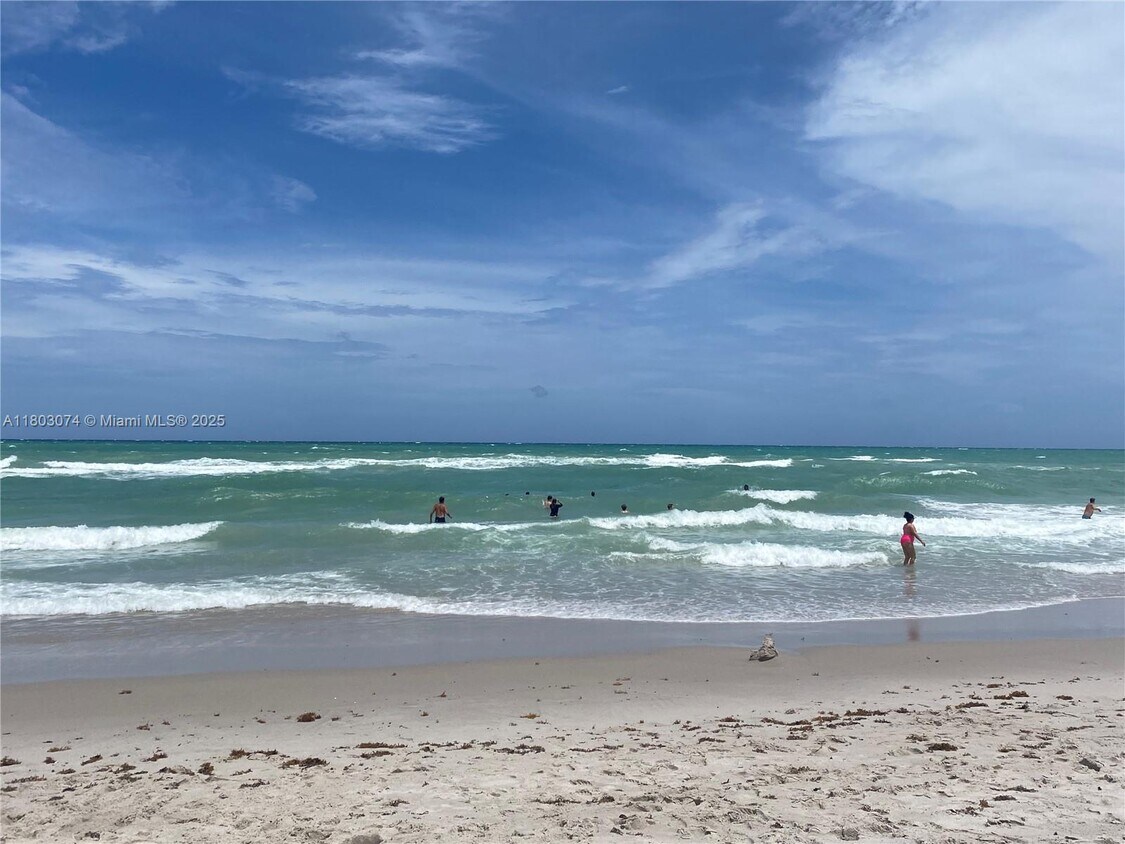 Primary Photo - 3725 S Ocean Dr