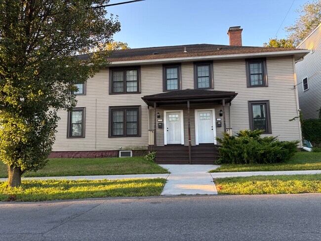 Foto del edificio - 10 Lincoln Ave