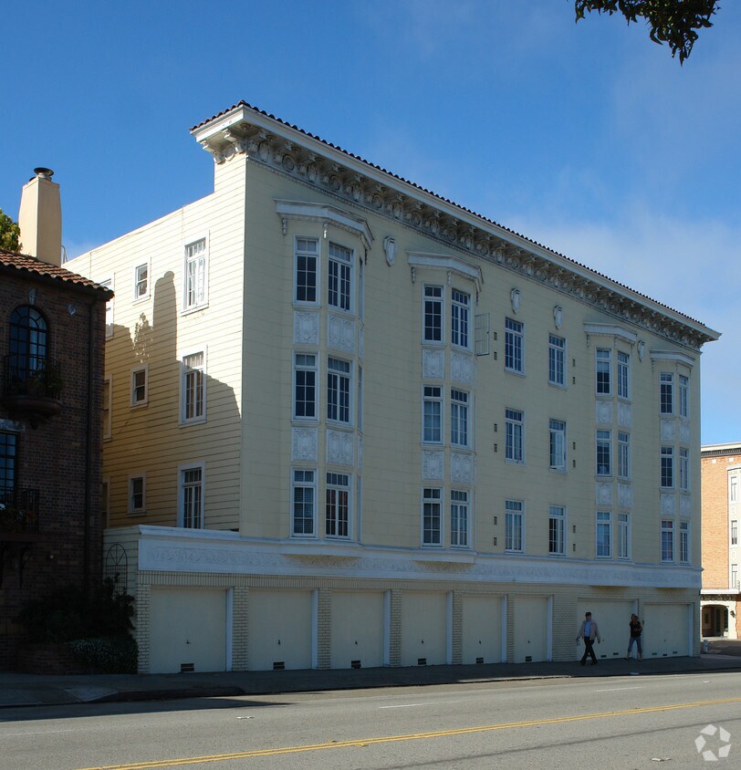 Building Photo - 3360 Octavia St
