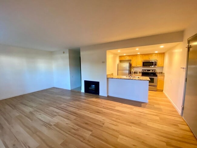 Building Photo - Beautiful Studio Condo for Rent!