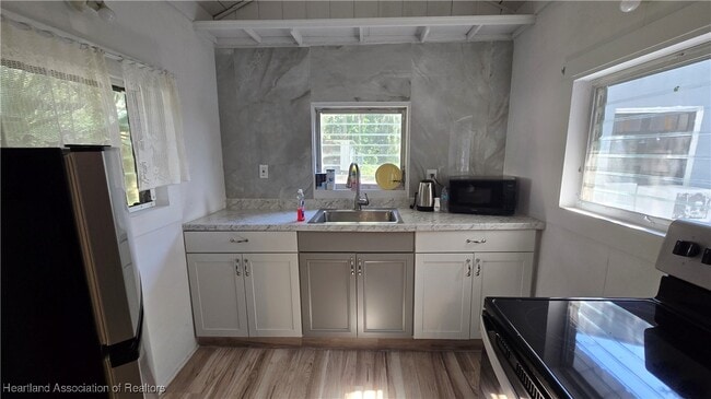 Building Photo - 44 Crawford Dr