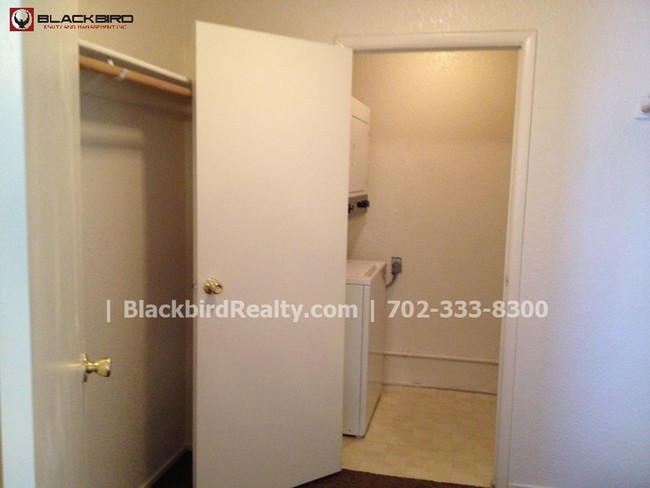 Building Photo - 5062 Kell Ln