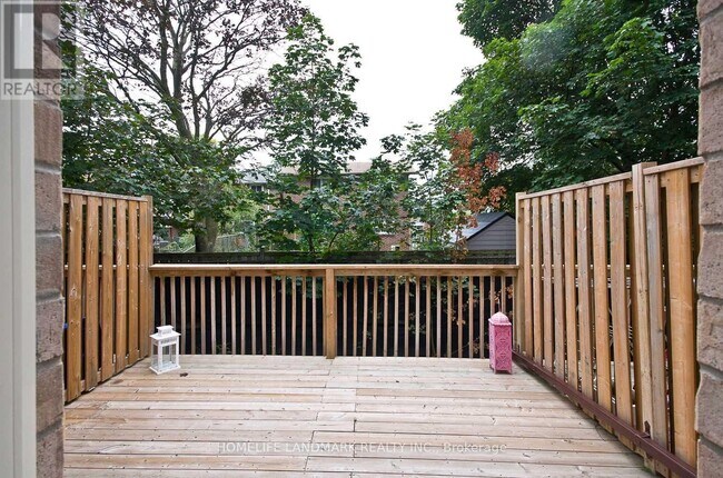 Building Photo - 5 Eaton Park Ln