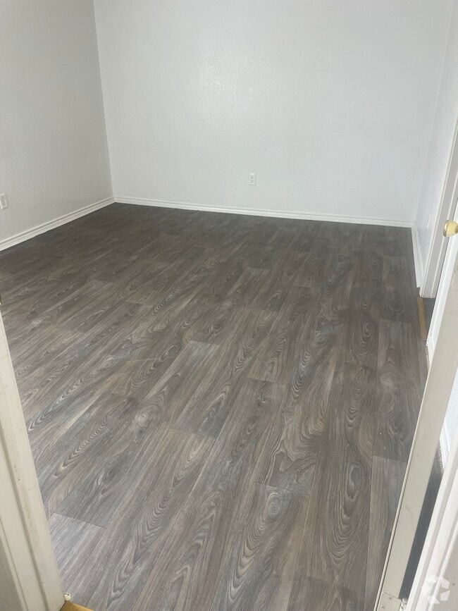 Building Photo - 2804 Cantabrian Dr