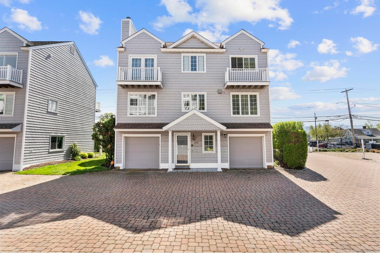 Primary Photo - 672 Fairfield Beach Rd