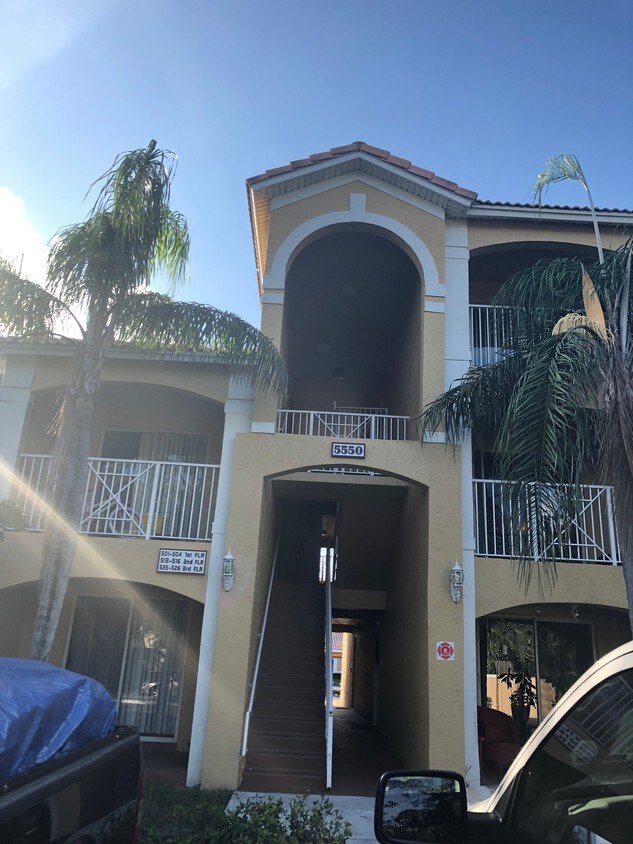 3rd Floor Apartment - 5550 NW 61st St