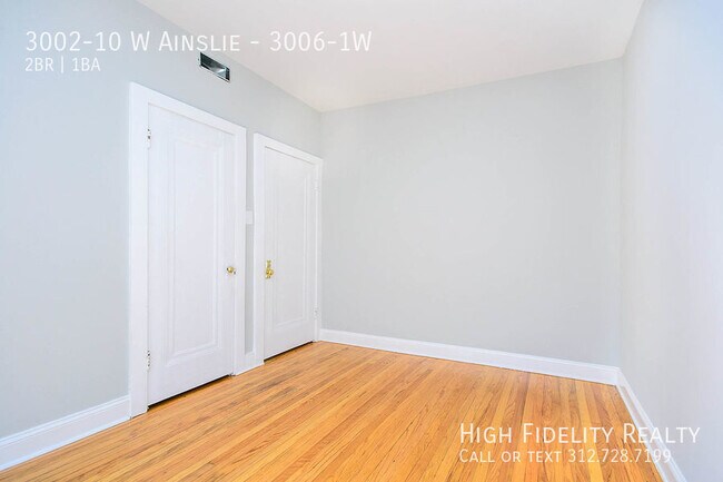 Building Photo - 3002 W Ainslie St