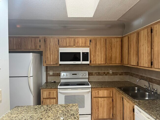 Building Photo - 2103 Waterview Cir