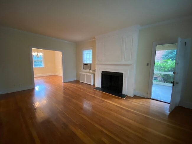 Foto del edificio - 4304 Bromley Ln