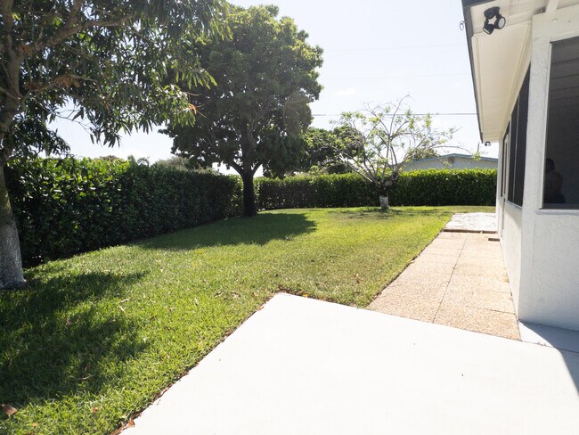 Foto del edificio - 887 W Perry St