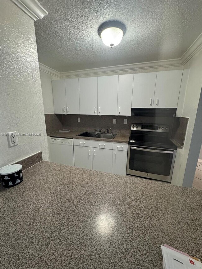 Foto del edificio - 4670 W 13th Ln