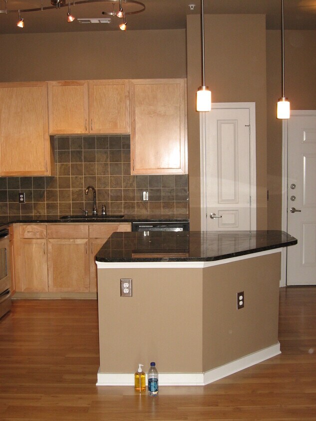 Foto principal - 3000 Vanderbilt Pl