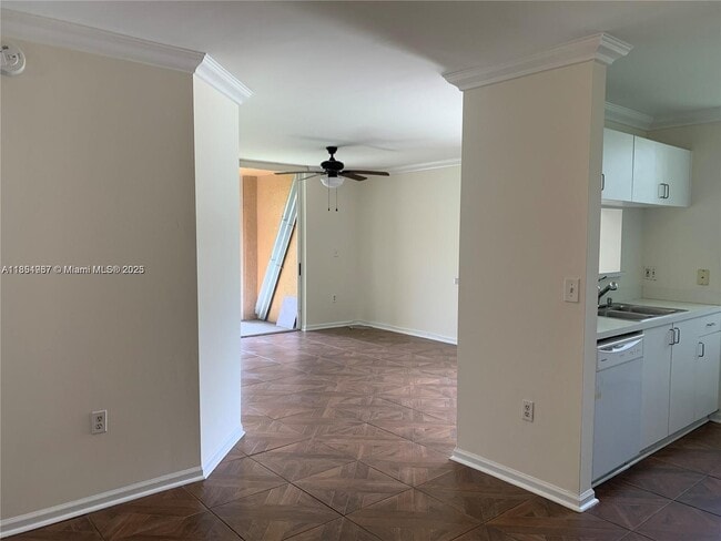 Foto del edificio - 2071 Renaissance Blvd