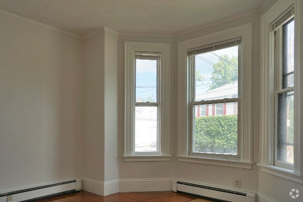 Building Photo - 35 Maple St