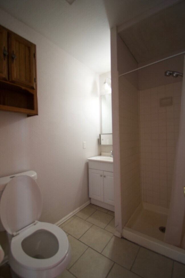 Foto del edificio - 255 Christiansen Ave, Unit B