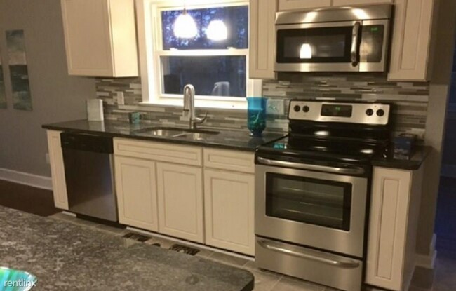 Foto del edificio - 3 br, 2 bath House - 33 Green Ct