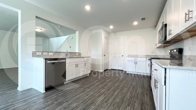 Building Photo - 812 Poppy Cv Ln