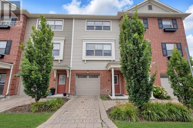 Photo du bâtiment - 3025-3025 Singleton Ave