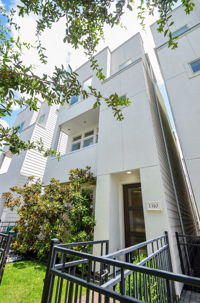 Foto del edificio - 1310 Delano St