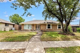Building Photo - 2302 Longridge Dr