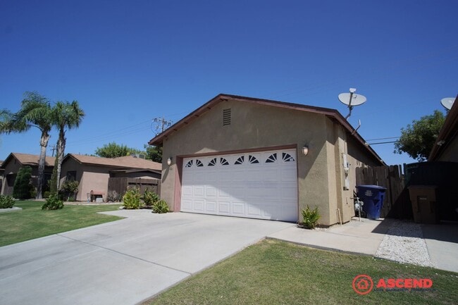 Building Photo - Fully Furnished Home In East Bakersfield!