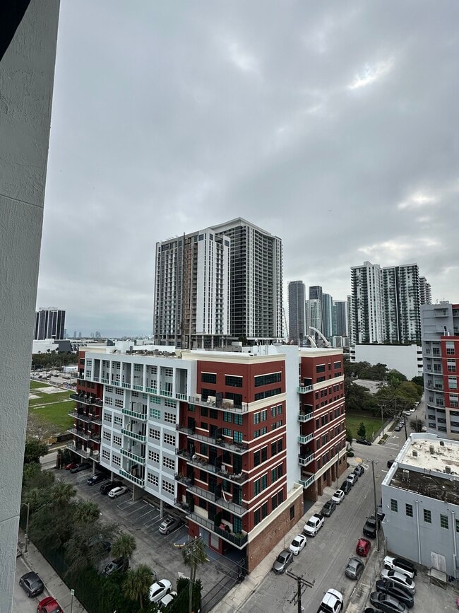 Foto del edificio - 1845 NW 1st Ct