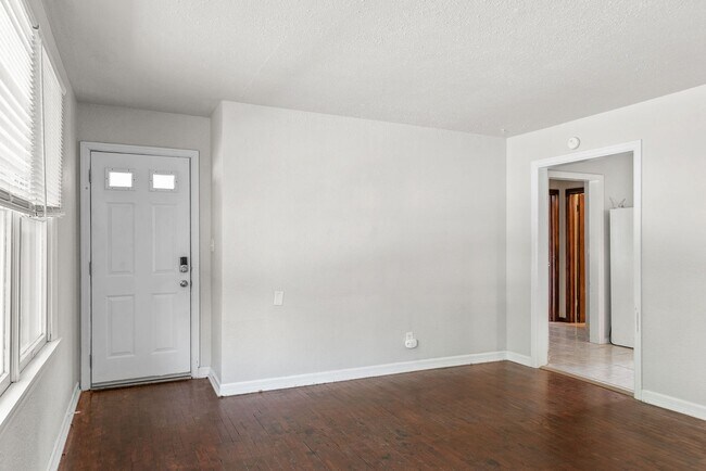 Building Photo - Stanford Duplex