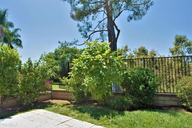 Building Photo - 4 br, 3 bath House - 6345 Daylight Dr