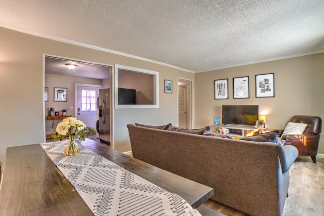 Foto del edificio - 2417 Glenrose Ave