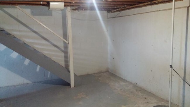 Building Photo - 1721 4th St SW #3