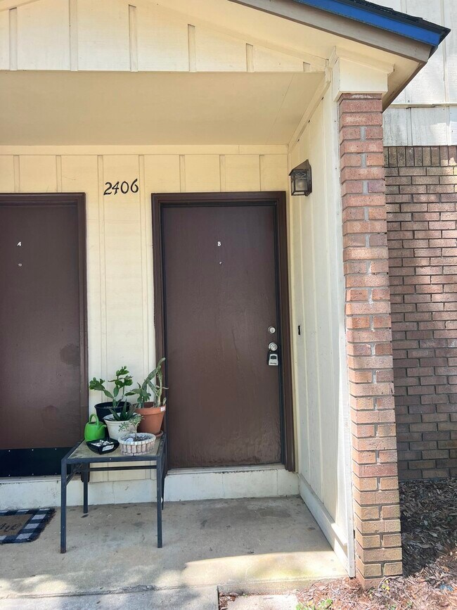 Foto del edificio - 2406 Ramblewood Ct