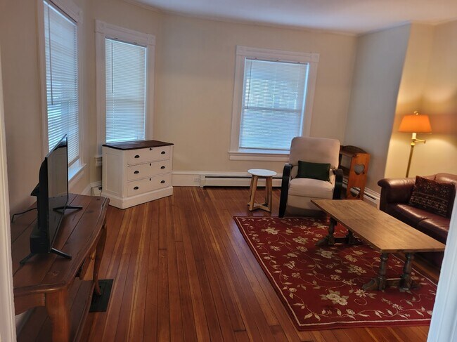 Building Photo - 6 Chestnut St