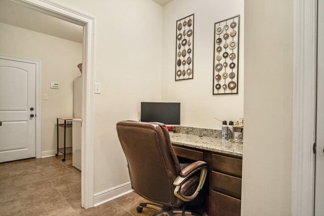 Building Photo - 1908 Chandler Ave