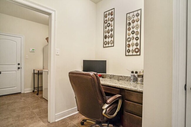 Foto del edificio - 1908 Chandler Ave