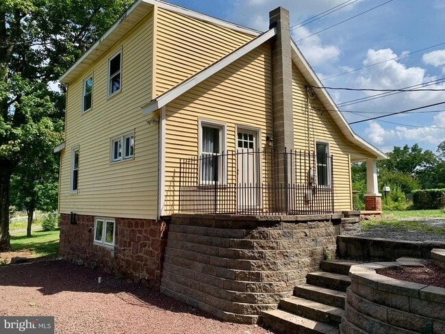 Building Photo - 483 Alleghenyville Rd