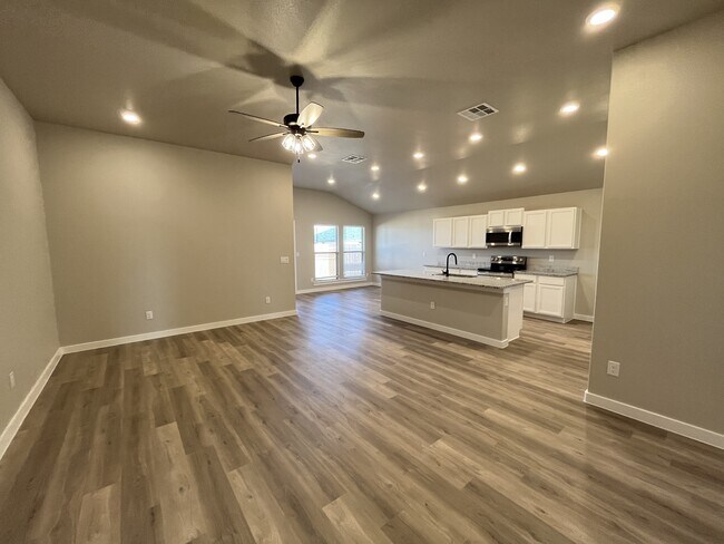 Building Photo - 1303 Ross Ave
