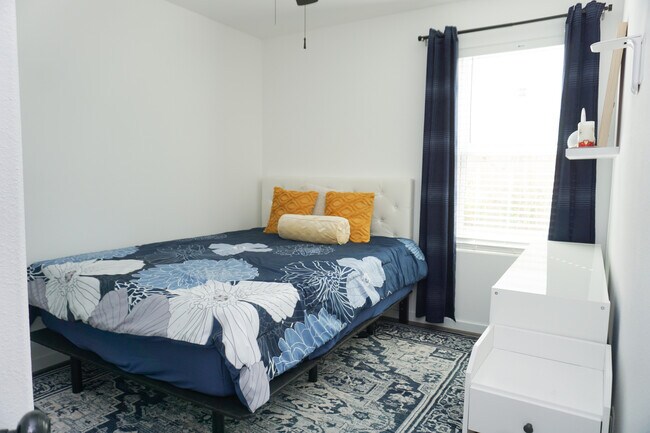 Building Photo - 8724 Peachtree St