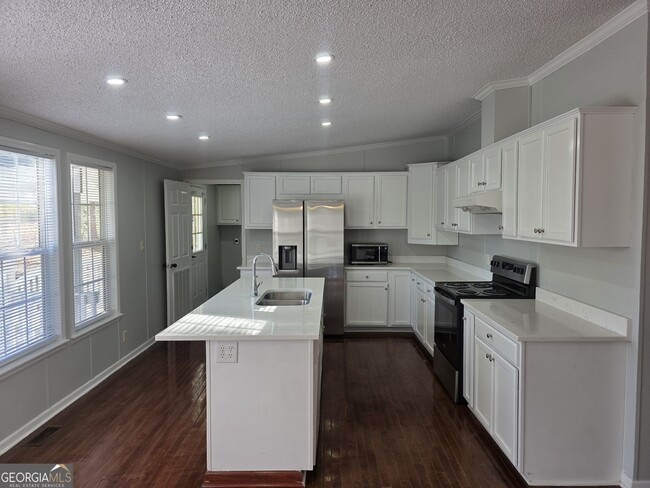 Building Photo - 203 River Oak Dr